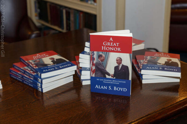 2017BookSigning_event0235