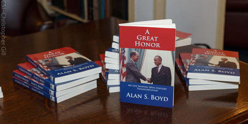 2017BookSigning_event0235
